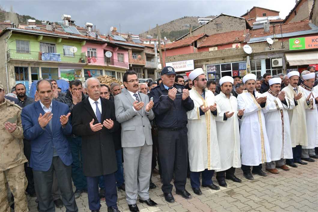 AFRİN ŞEHİTLERİ İÇİN GIYABİ CENAZE NAMAZI