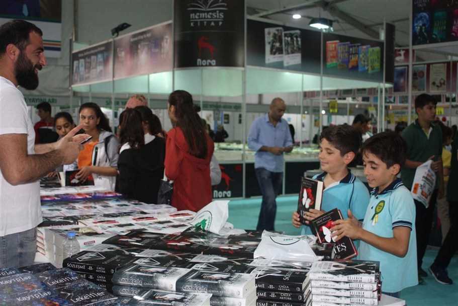 60 Öğrenci, Malatya Kitap Fuarına Götürüldü