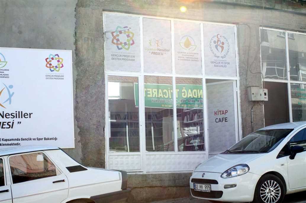 KİTAP KAFE HALKIN HİZMETİNDE
