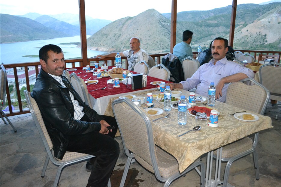 ÇELİKHAN ESNAF ODASI BAŞKANI ESNAFA İFTAR VERDİ