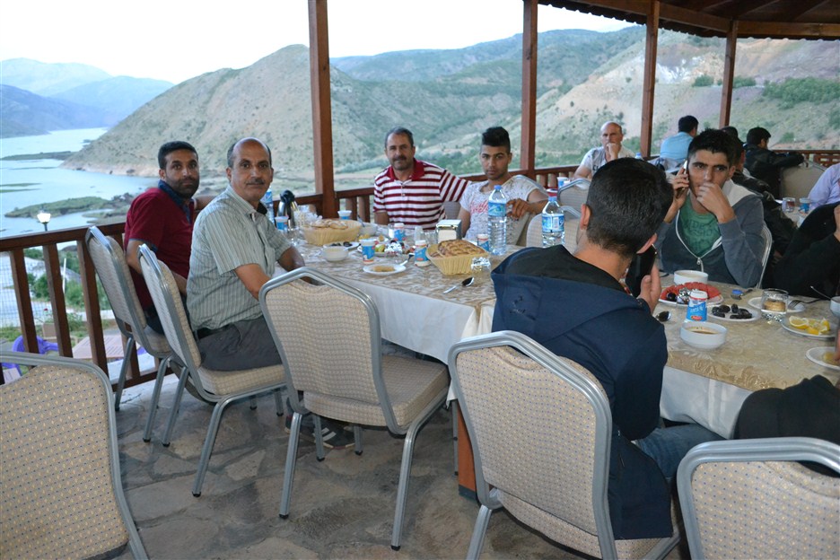 ÇELİKHAN ESNAF ODASI BAŞKANI ESNAFA İFTAR VERDİ