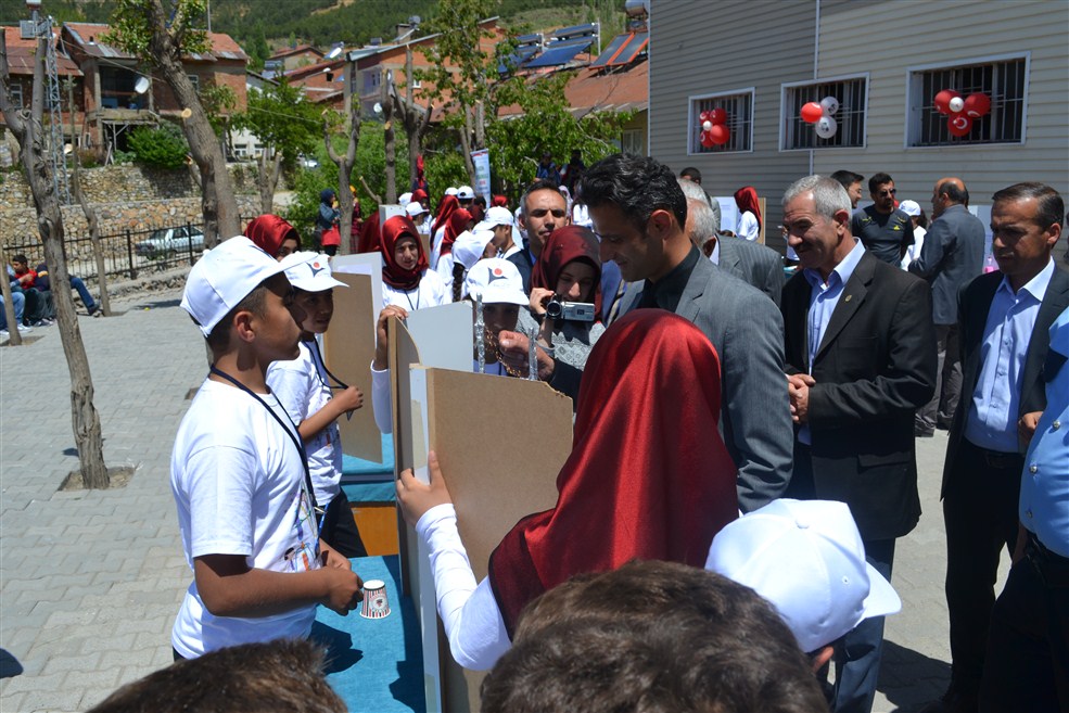 Fatih Orta Okulundan Bilim Fuarı