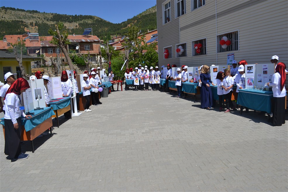 Fatih Orta Okulundan Bilim Fuarı