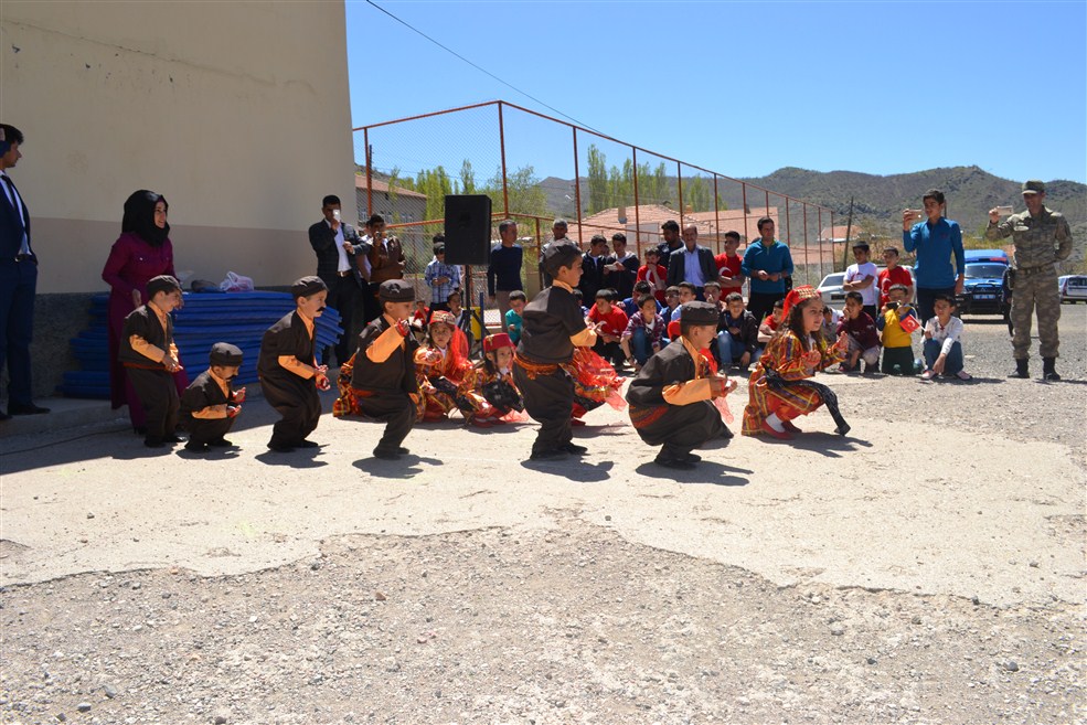 YEŞİLTEPE ORTA OKULU 23 NİSAN ETKİNLİĞİ