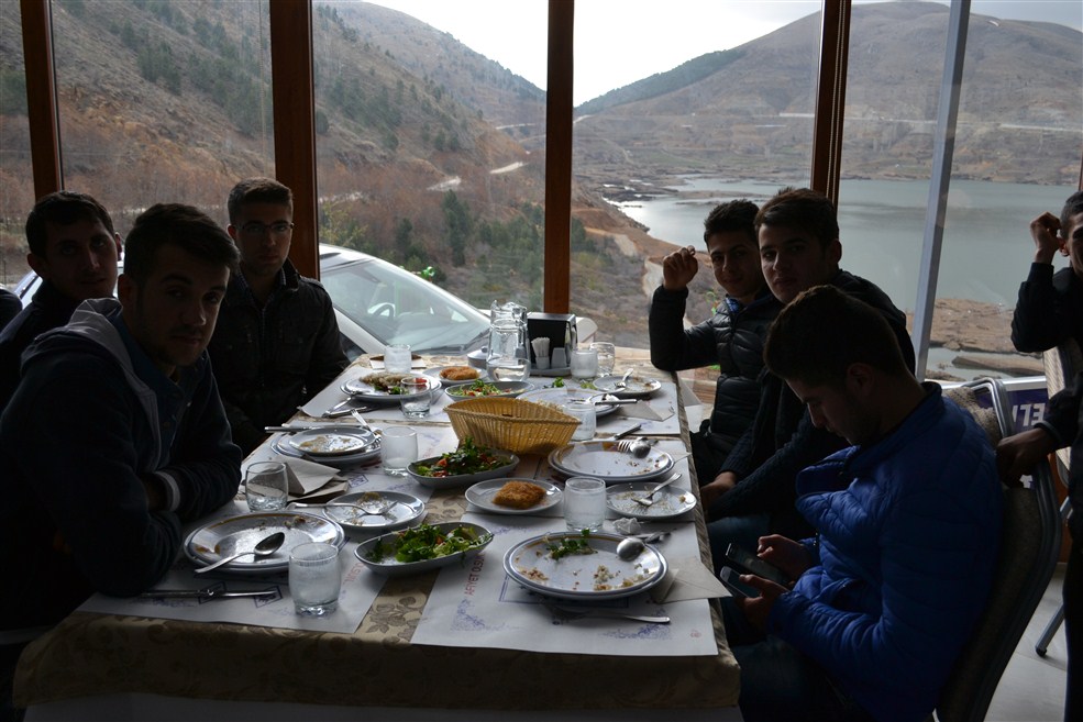 YGS sınavı öğrencilerine belediye başkanı Mustafa Bulut'tan yemek