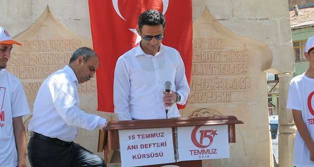 15 Temmuz Anı Defteri Cumhuriyet Meydanına Konuldu