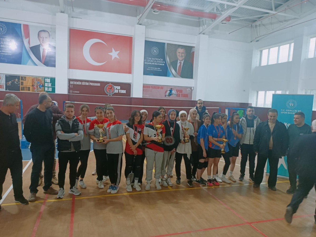 Çelikhan Pınarbaşı ÇPAL Badmintonda İL Birincisi Oldu