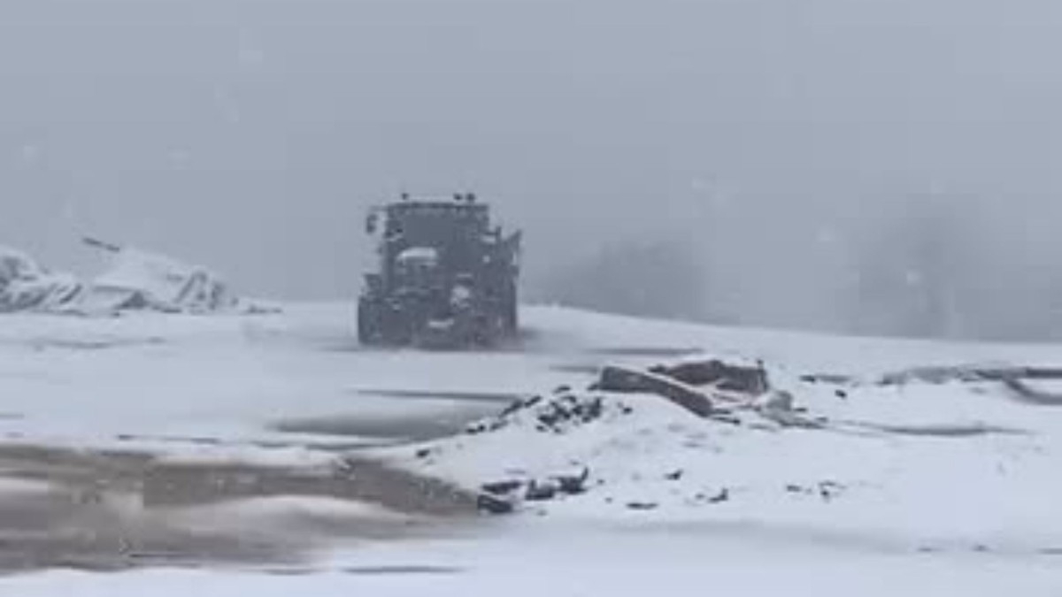 Çelikhan’da yağmurun ardından kar sürprizi  - Videolu Haber