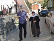 Mübarek ay boyunca yemekler kapılarına gitti.