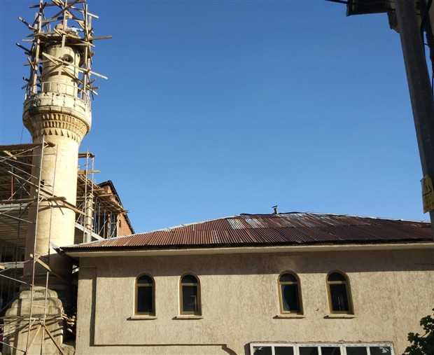 Başpınar Cami Minaresi Onarılıyor