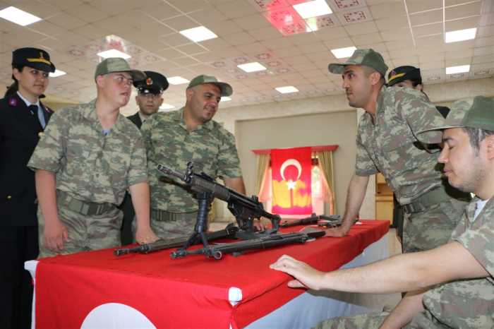 Engelliler 1 Günlüğüne Asker Oldu
