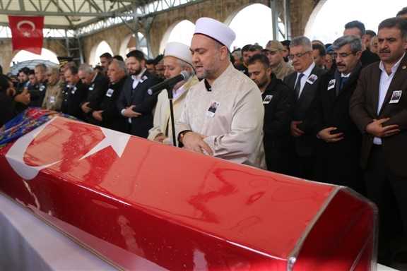 İdlip Şehidini Son Yolculuğuna Binlerce Kişi Uğurladı