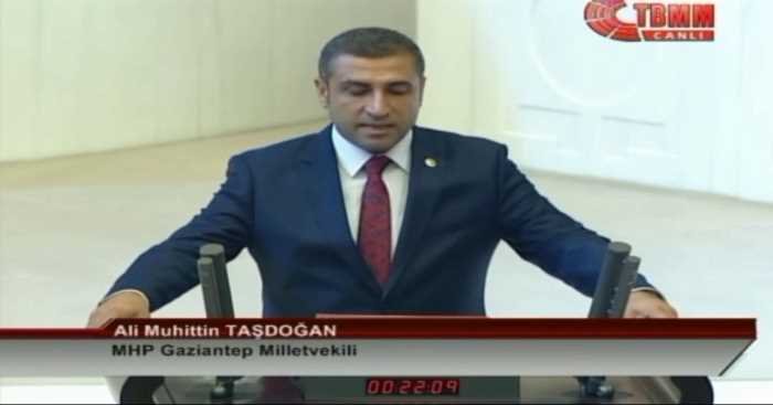 MHP Gaziantep Milletvekili TAŞDOĞAN Tütünü Meclise Taşıdı