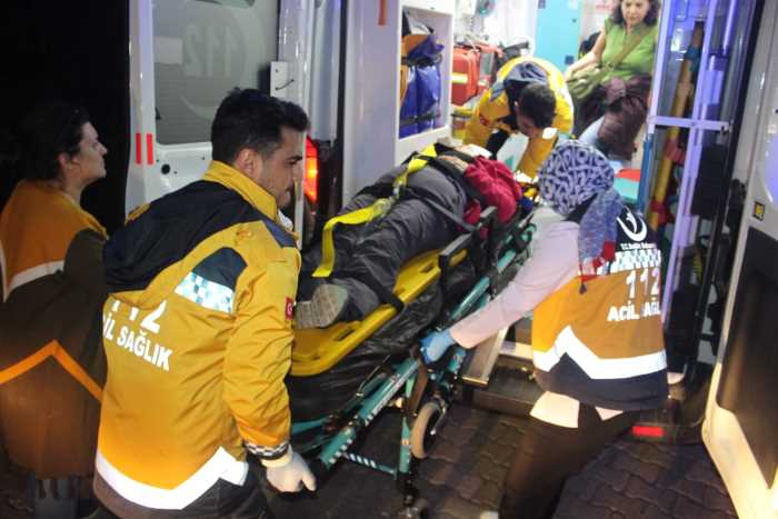 Nemrut Dağı'nda Minibüs Devrildi: 13 Yaralı