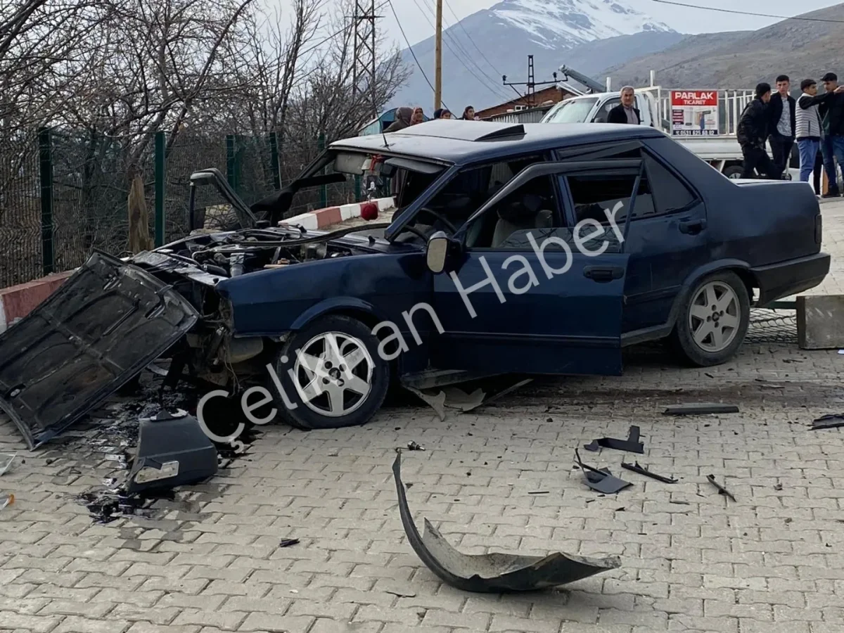 Çelikhan'da Maddi Hasarlı Trafik Kazası